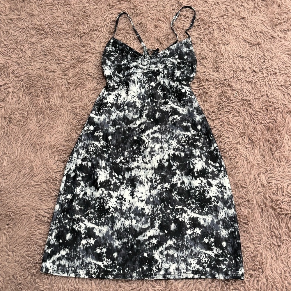 Athleta Women Gray and White Print Zumma Swim Dress